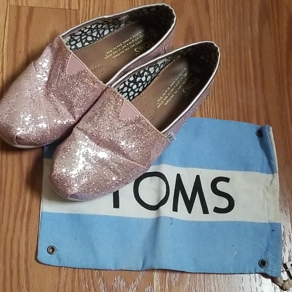Pink sparkle TOMS size 6.5